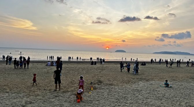 [M’SIA TRAVELS] Sunset View at Tanjung Aru Beach | Kota Kinabalu | Sabah | Malaysia
