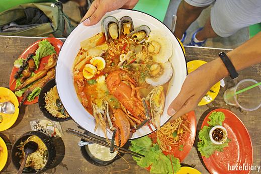 [SG EATS] Affordable Tom Yum Lobster By Abb Zabb | Golden Mile Complex